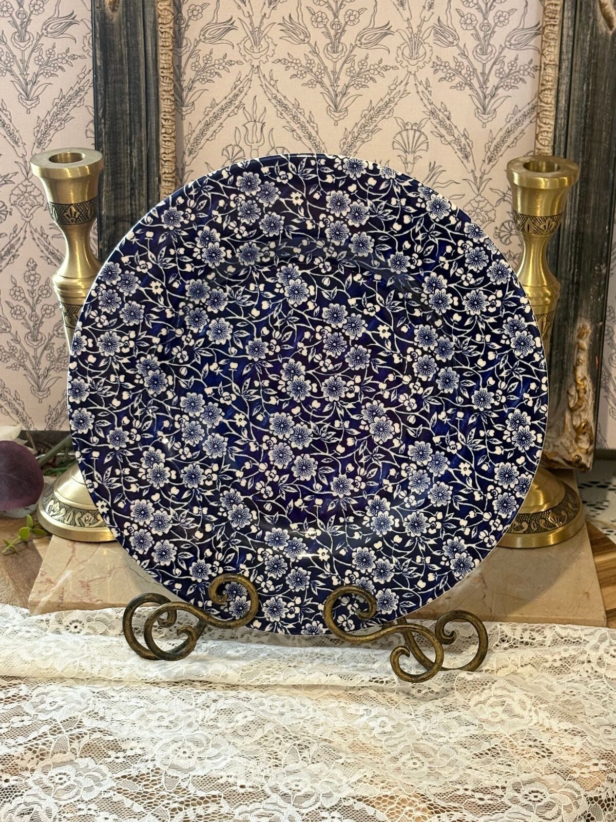 Queens established 1795 dinner plate