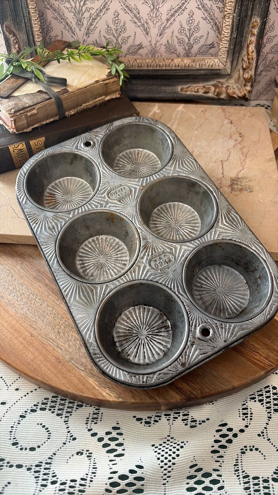 Sunburst muffin tin 6