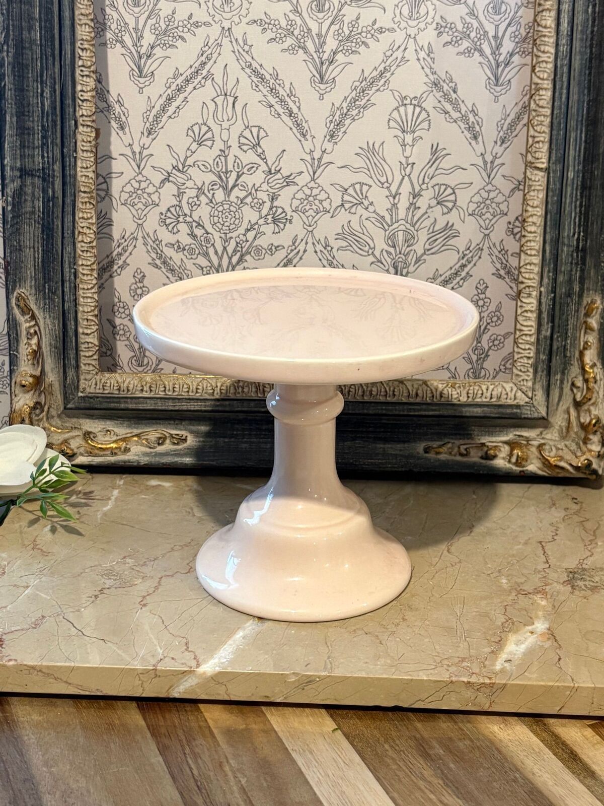 Small Pink pedestal stand
