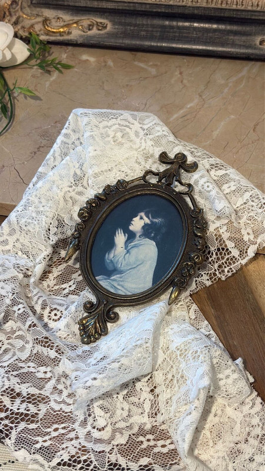 Mini brass ornate frame praying girl