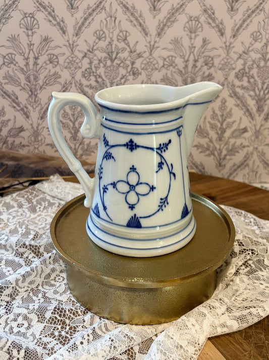 Bavaria Schumann Strawflower Indian Blue Style (Bavaria) Germany Creamer