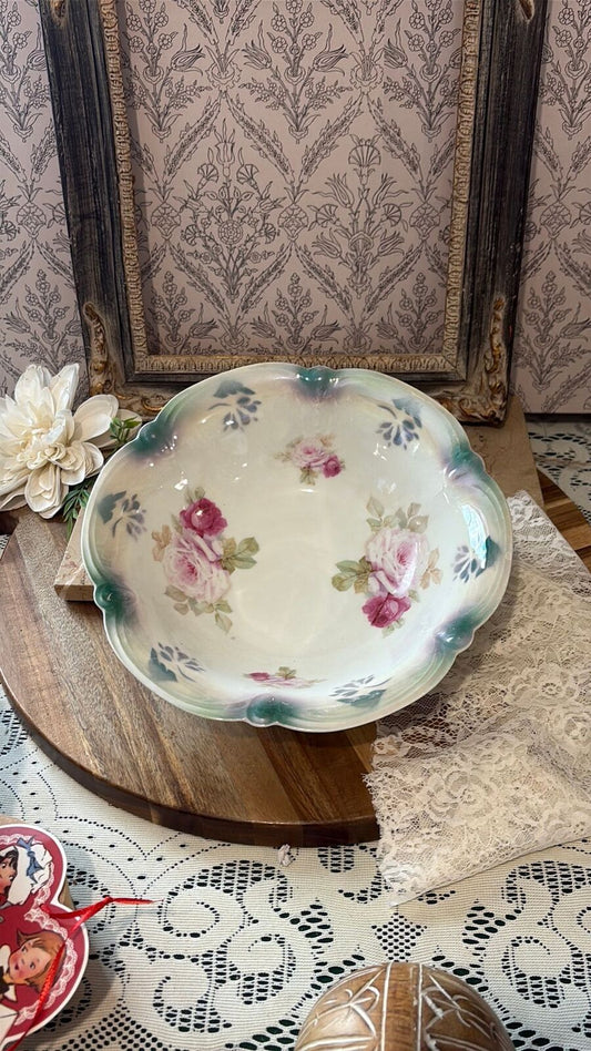 Green scalloped carnival rose bowl