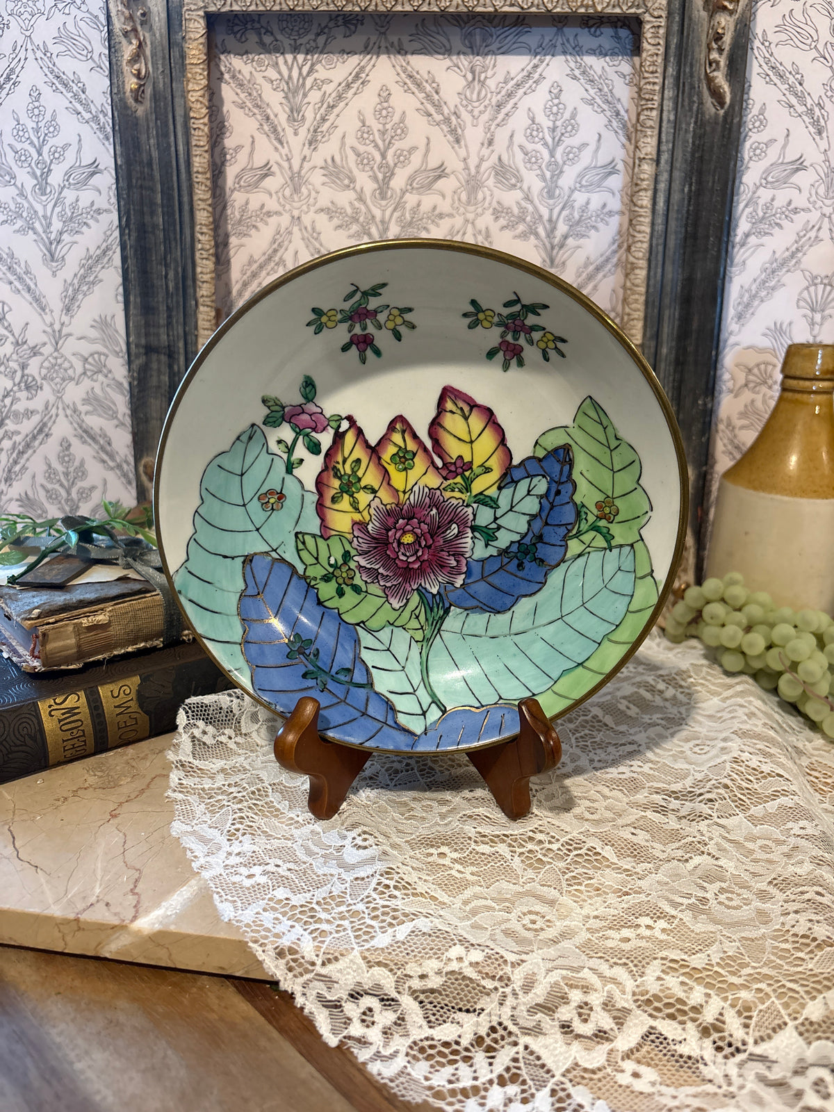 Tobacco leaf gold embossed bowl with wall hanger