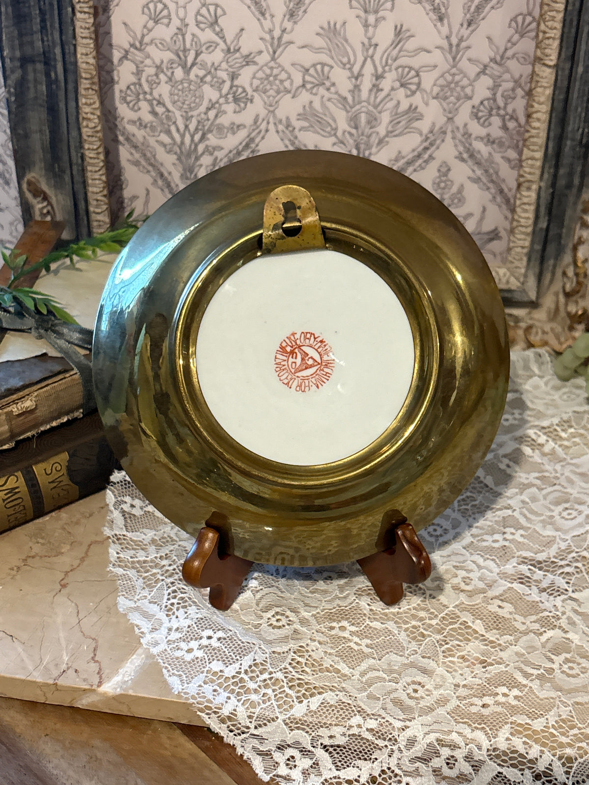 Tobacco leaf gold embossed bowl with wall hanger
