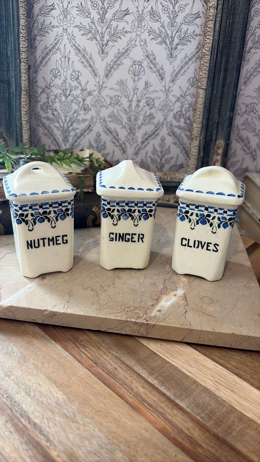 Stoneware spice set nutmeg, ginger & cloves