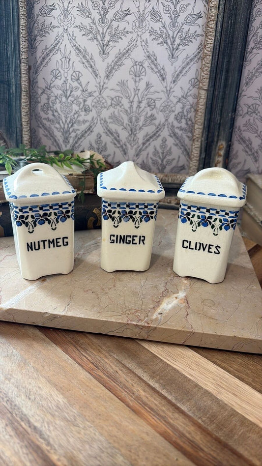 Stoneware spice set nutmeg, ginger & cloves