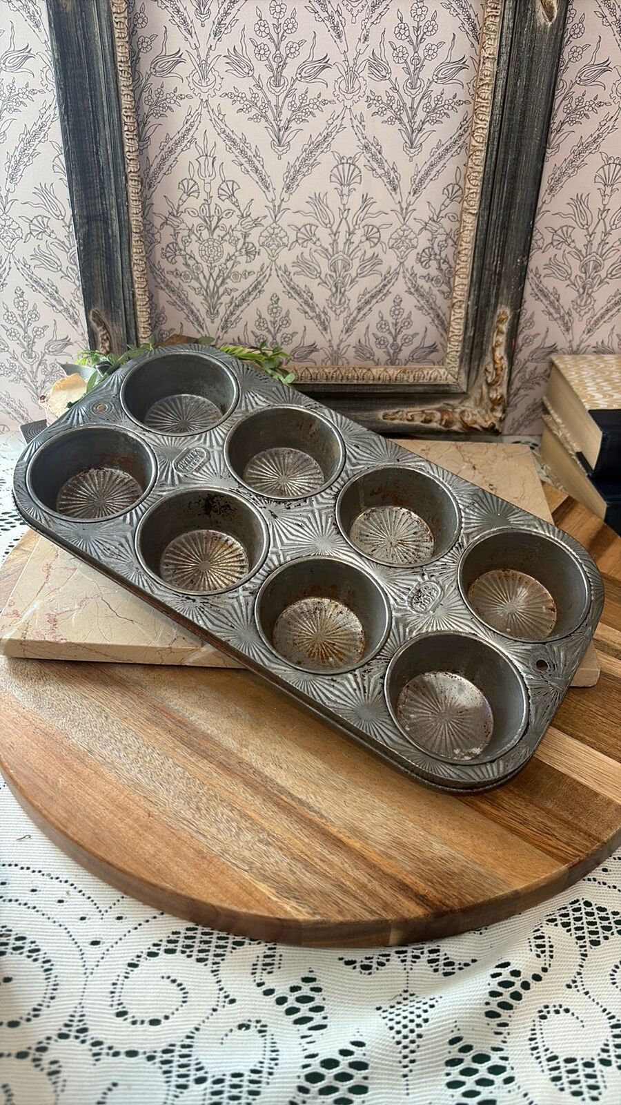 Sunburst muffin tin 8