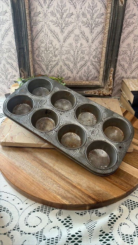 Sunburst muffin tin 8