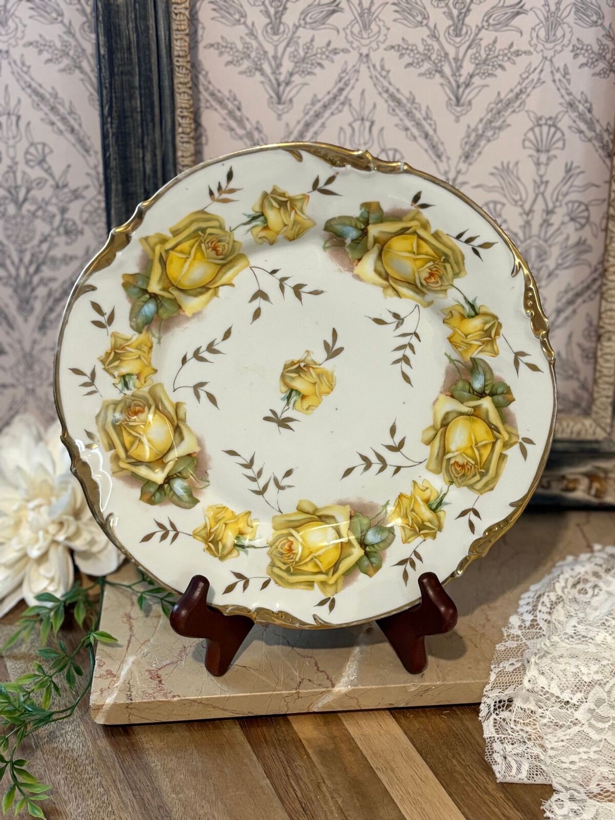 Yellow roses plate